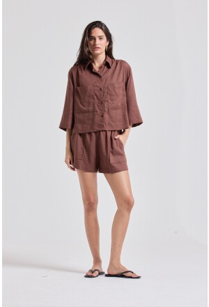 CAMISA BOLSOS CAMBRAIA MARROM