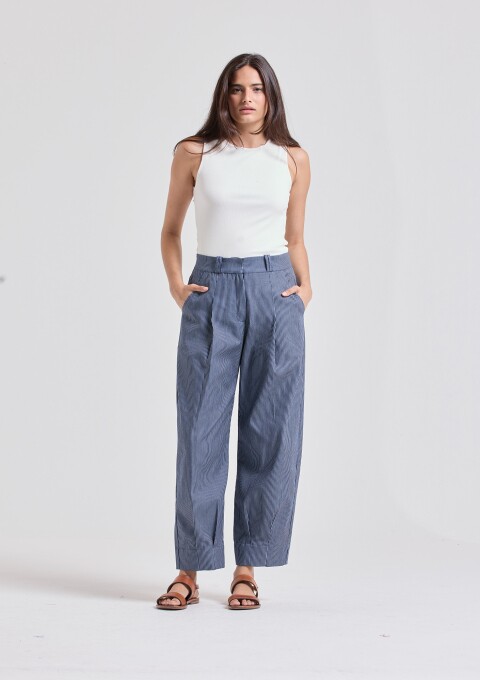 CALÇA PREGAS LISTRADA